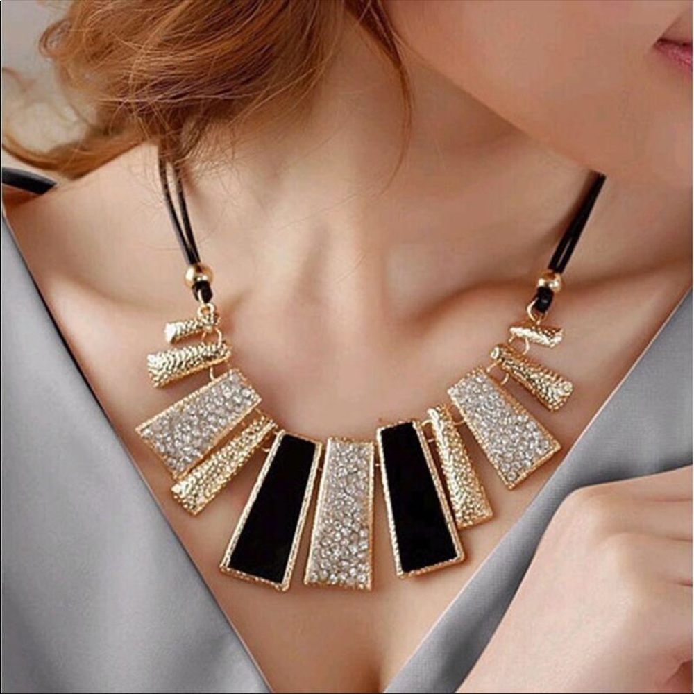 💣 2019 Trend Chunky Fringe Gold Black Necklace